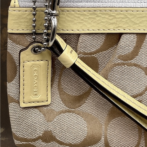 COACH Daisy Signature Canvas Wristlet With Yellow Patent Leather Trim | EUC - Picture 3 of 6